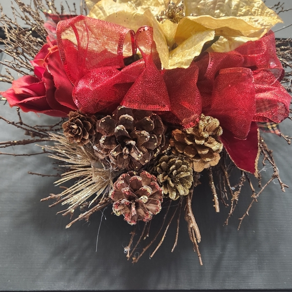 Beautiful Floral Wreath Holiday Christmas Home Decor Handmade Pinecones Small - Picture 2 of 4